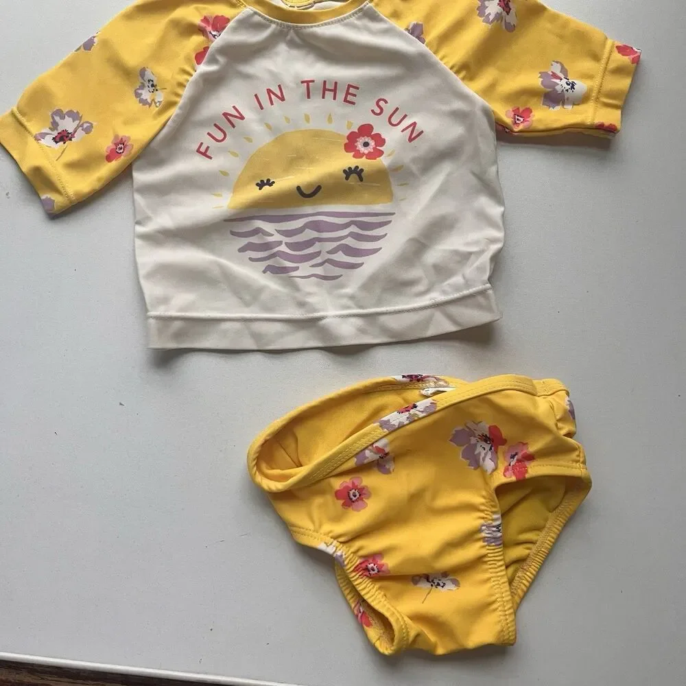 Baby Girl Size 3/6 months Old Navy  2 Piece Swim Suit 2 Piece Swimsuit Rashguard